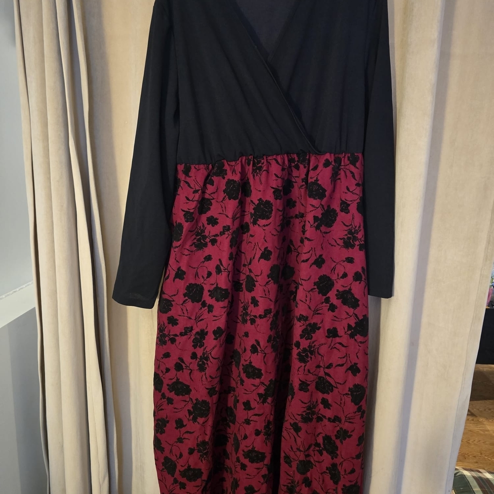 SHEIN Black and Burgundy Floral Long Sleeve Dress 4x